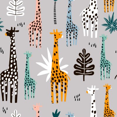Behang Kleurrijke giraffen tussen tropische bladeren