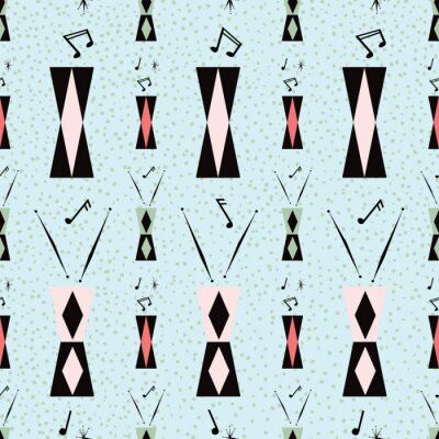 Behang Mid century musical seamless pattern with tall drums  and and a fun, kitschy take on the atomic era. Notes and drumsticks, diamond patterned drums. Pink and black on light blue textured background.
