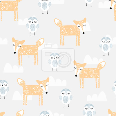 Behang Pastelkleurige vossen en uilen tussen wolken