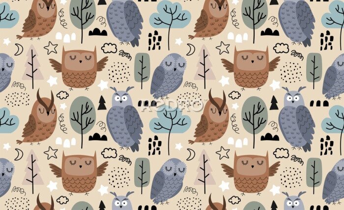 Behang Schattige uiltjes in een kleurrijk sprookjesbos
