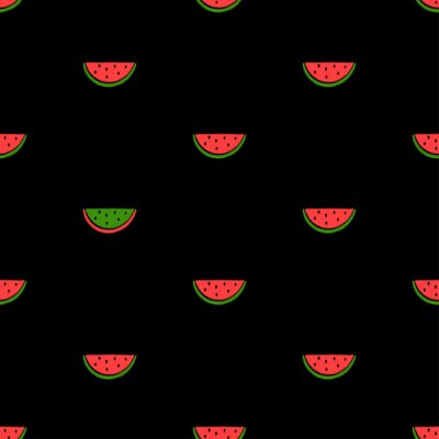Behang Stukjes watermeloen op een zwarte achtergrond