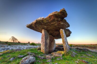 Canvas 5 000 jaar oud Polnabrone Dolmen in Burren, Co Clare - Ierland