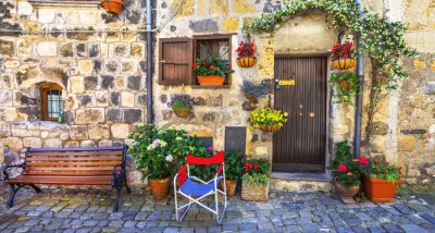 authentieke charmante straatjes van de middeleeuwse dorpen van Italië, Bolsena
