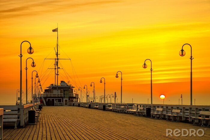 Canvas Avondlucht boven de houten pier