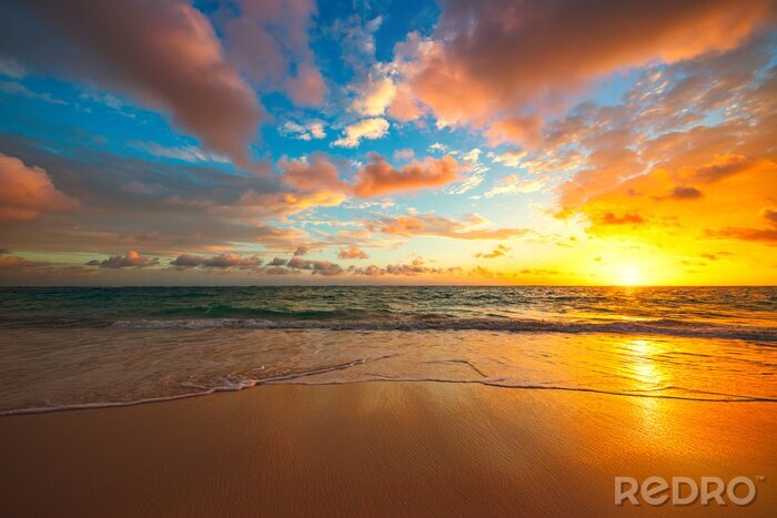 Canvas Beach sunrise over the tropical sea