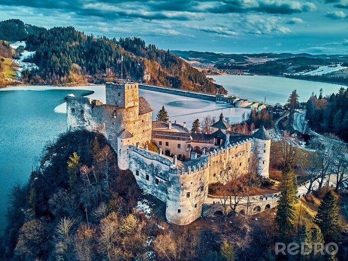 Canvas Beautiful panoramic aerial drone view to the Niedzica Castle also known as Dunajec Castle, located in the southernmost part of Poland in Niedzica, Nowy Targ County, Dunajec River, Lake Czorsztyn