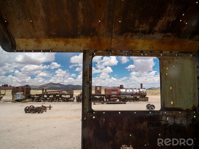 Canvas Begraafplaats van de trein in Uyuni, Bolivia