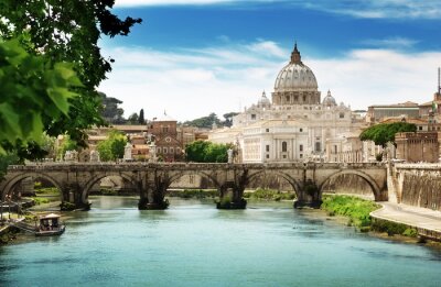 bekijken op de Tiber en de basiliek van St Peter in Vaticaan