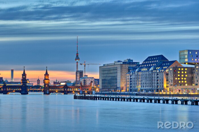 Canvas Berlijn en de brug over de rivier