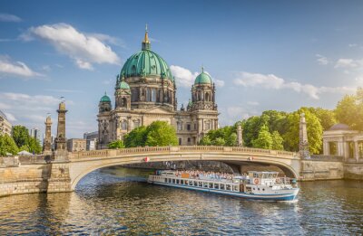 Berlijnse kathedraal aan de rivier