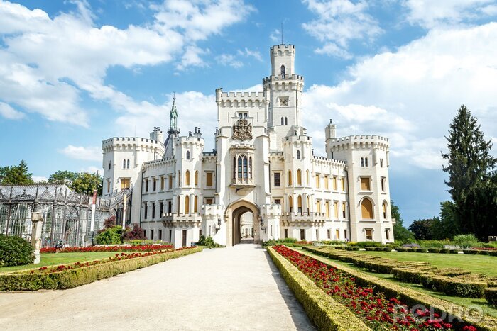 Canvas Beroemde witte kasteel Hluboka nad Vltavou