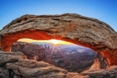 Beroemde zonsopgang bij Mesa Arch