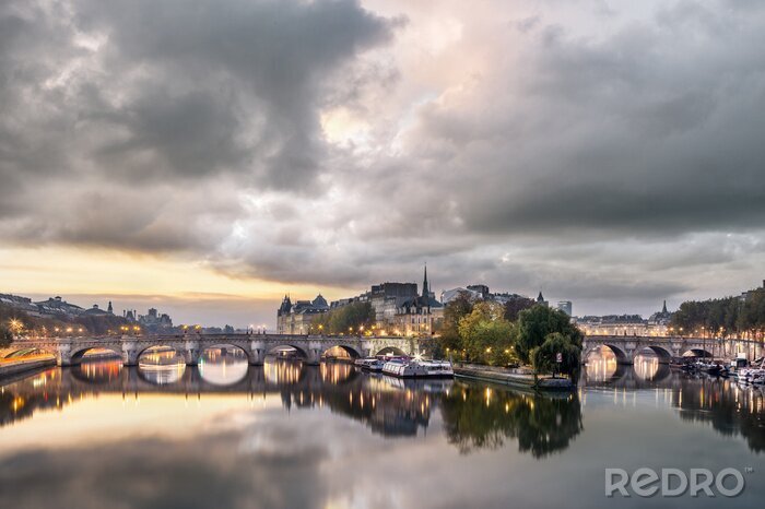 Canvas Bewolkte dag in Parijs