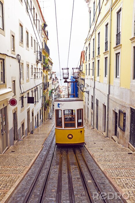 Canvas Bica tram in Lissabon Portugal