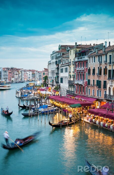 Canvas Blauwe lucht boven het Venetiaanse kanaal