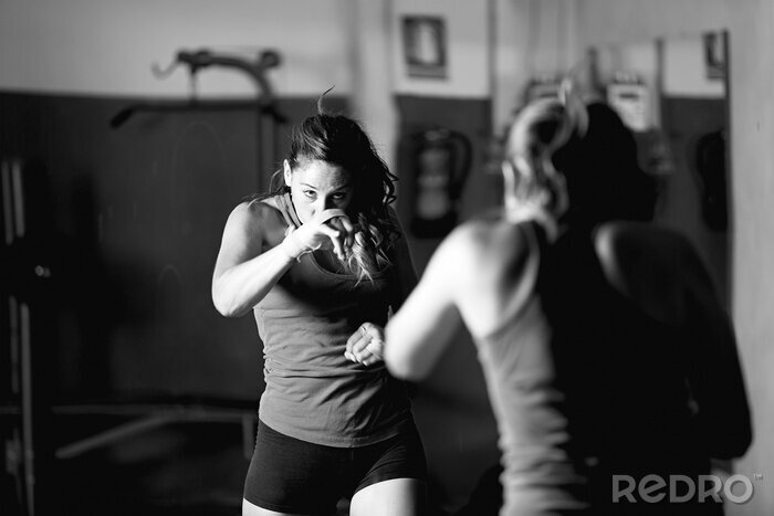Canvas boksende vrouw voor de spiegel