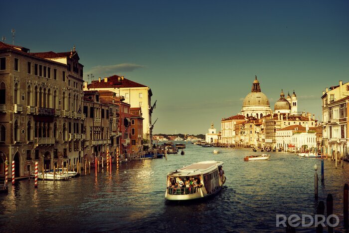 Canvas Boot met toeristen in Venetië