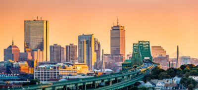 Boston skyline en brug bij zonsondergang