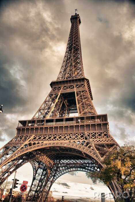 Canvas Bottom-up uitzicht op de Eiffeltoren, Parijs
