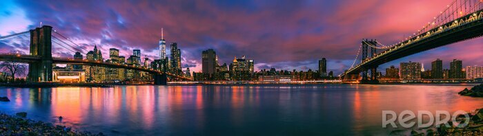 Canvas Brooklyn bridge and Manhattan bridge after sunset, New York City