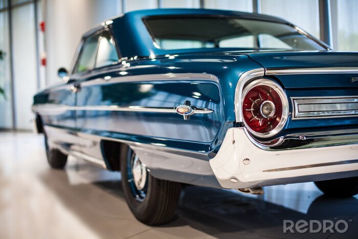 Canvas Chromen achterlichten, bumper en uitlaat van converteerbare turquoise vintage auto