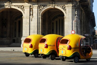 cocotaxi voor vervoer van toeristen in Havana Cuba