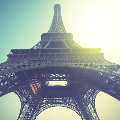 De Eiffeltoren vanuit kikkerperspectief