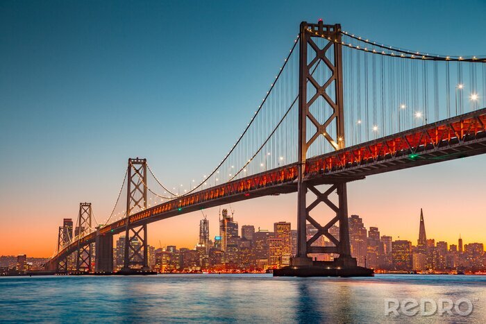 Canvas De horizon van San Francisco met de Baaibrug van Oakland bij zonsondergang, Californië, de VS