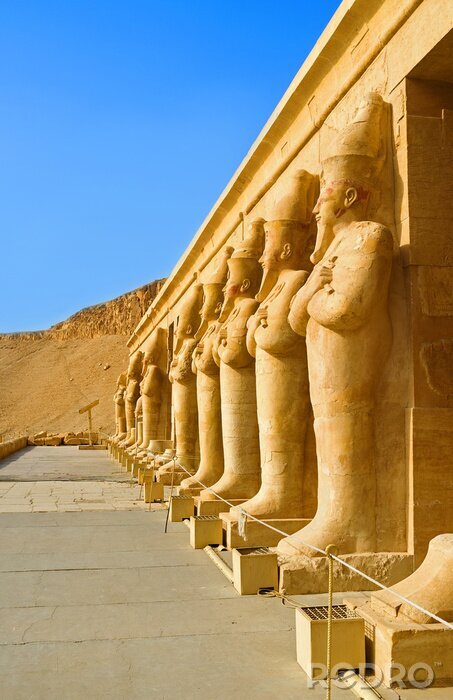 Canvas De monumentale beelden in Tempel van Hatsjepsoet