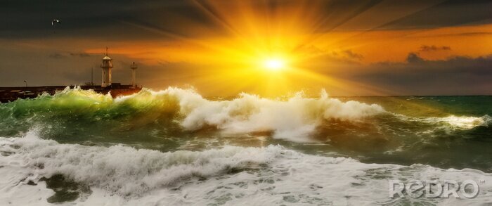 Canvas De zon en de stormachtige zee