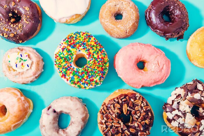 Canvas Diverse donuts op pastel blauwe achtergrond