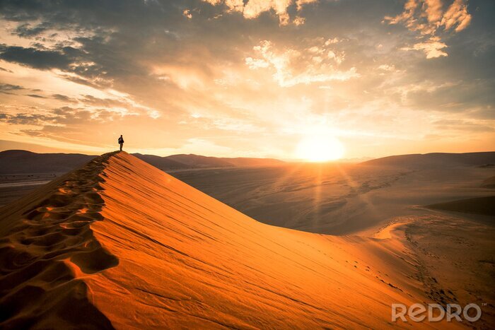 Canvas Dramatic sunrise in the Namibian desert