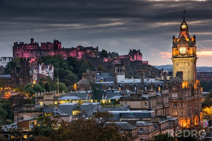 Canvas Edinburgh castle and Cityscape at night, Scotland UK