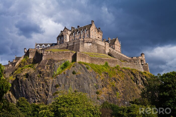 Canvas Edinburgh Castle storm clouds