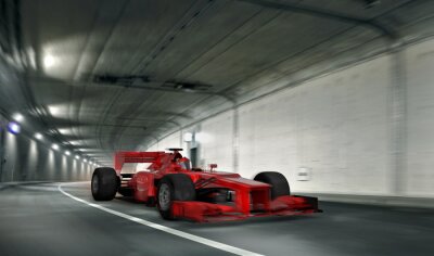 Een racewagen die door een tunnel raast