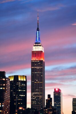 Empire State Building in de roze lucht