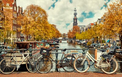 Fietsen op de achtergrond van de stad Amsterdam