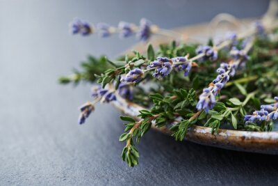 Canvas Gedroogde lavendel op een bord