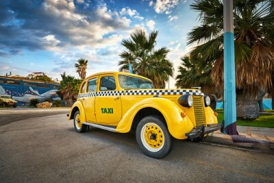 Canvas Gele retro taxiauto op straat