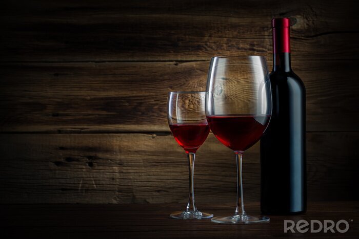 Canvas glas en fles wijn op een houten achtergrond