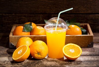 glas jus d'orange met verse vruchten