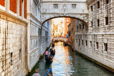 Canvas Gondels onder de Brug der Zuchten in Venetië