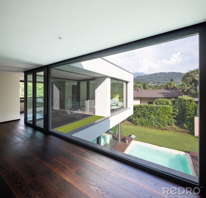 Canvas Groot raam in de hal van moderne villa met uitzicht op het privézwembad