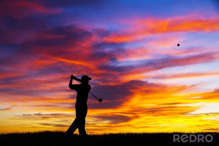 Canvas hombre jugando al golf en su tiempo libre