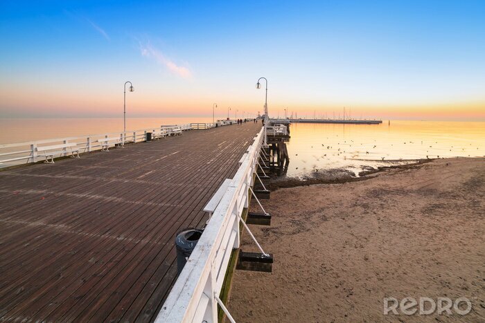 Canvas Houten pier bij zonsopgang