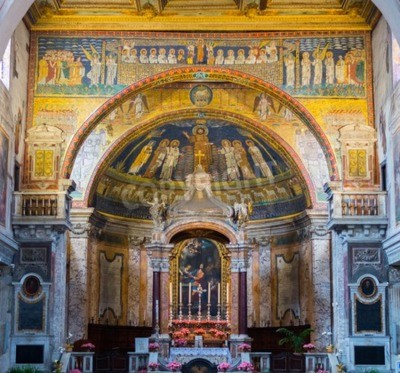Canvas Interieur van de basiliek van Sint Praxedes prachtig in Rome City Centre, Italië. Details van de apsis boog met kleurrijke mozaïeken (IX sec.).