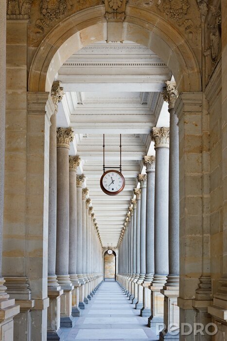Canvas Klassieke zuilengalerij in Karlovy Vary, Tsjechië