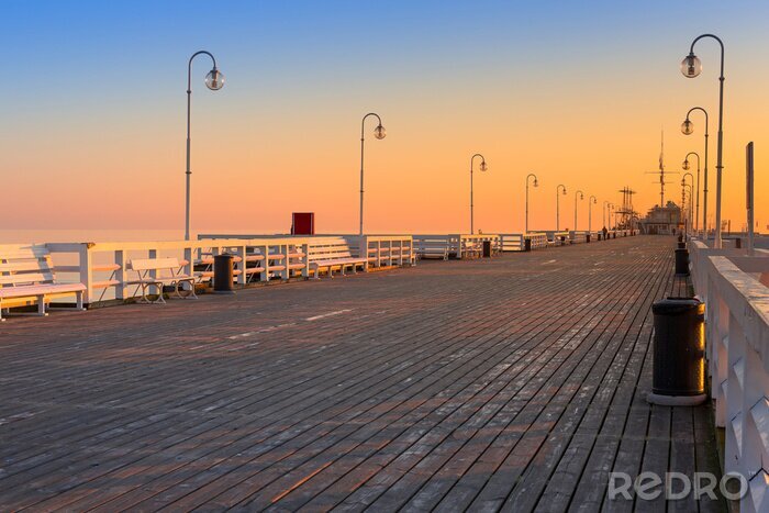 Canvas Lege pier bij zonsopgang
