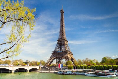 Lentezicht op de Eiffeltoren