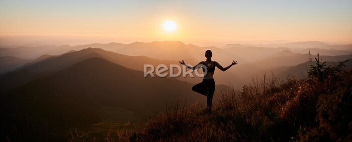 Canvas Mediterende vrouw bij zonsondergang